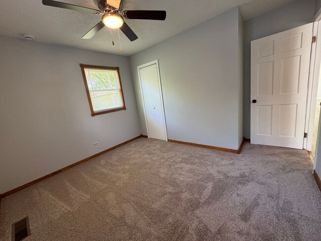 Building Photo - Take Me Home, Country Roads: Cozy 3 Bed, 1...