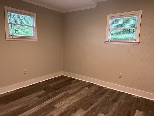 Building Photo - Newly Updated All-Brick Home in Growing Newport!