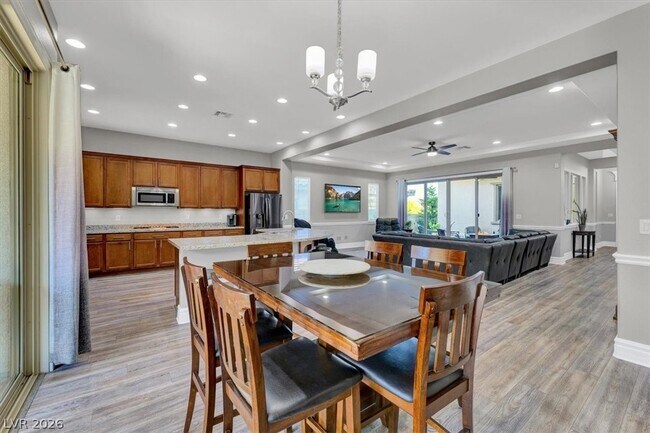 Building Photo - 9936 Wildhorse Cyn Ave