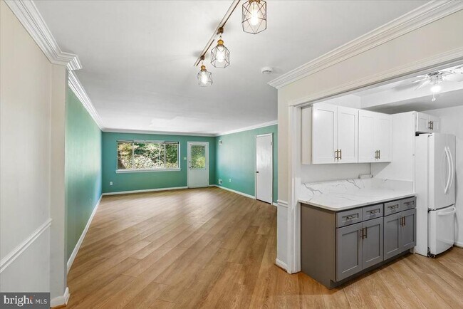 Building Photo - 5011 Sentinel Dr