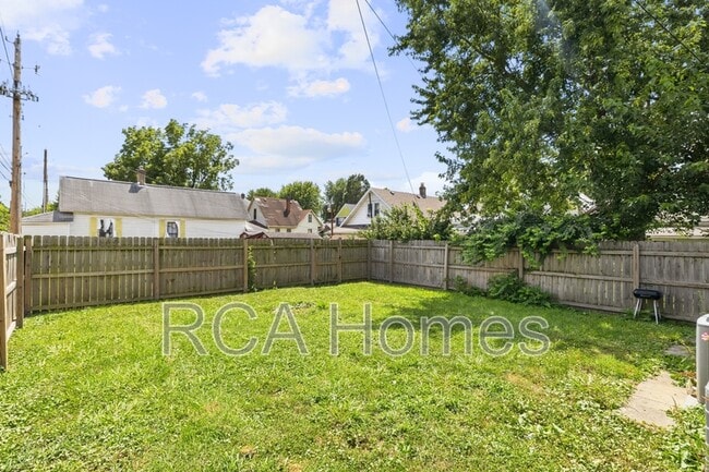 Building Photo - 1013 E Legrande Ave