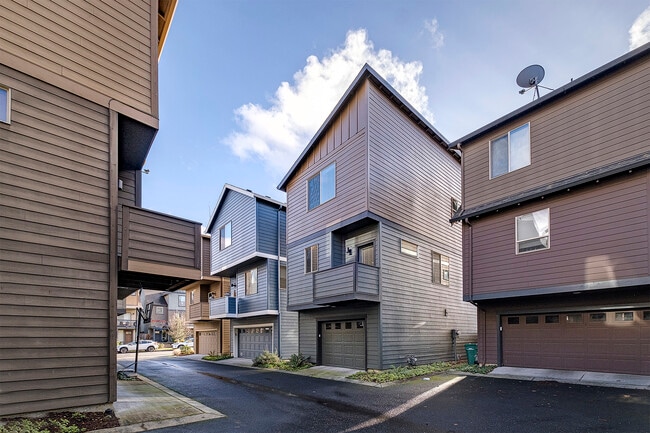 Building Photo - 14427 SW Meridian St