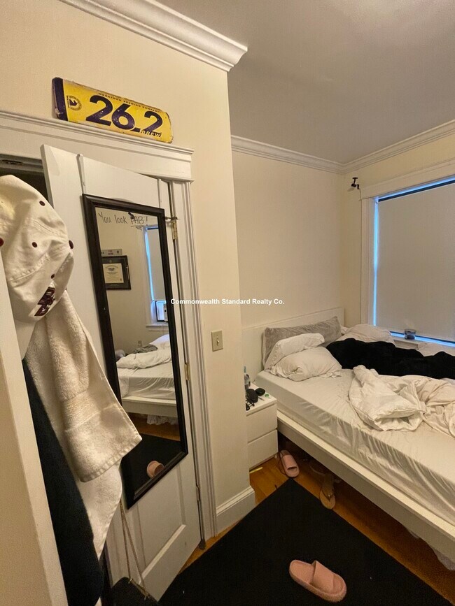 Building Photo - 27 Glenville Ave