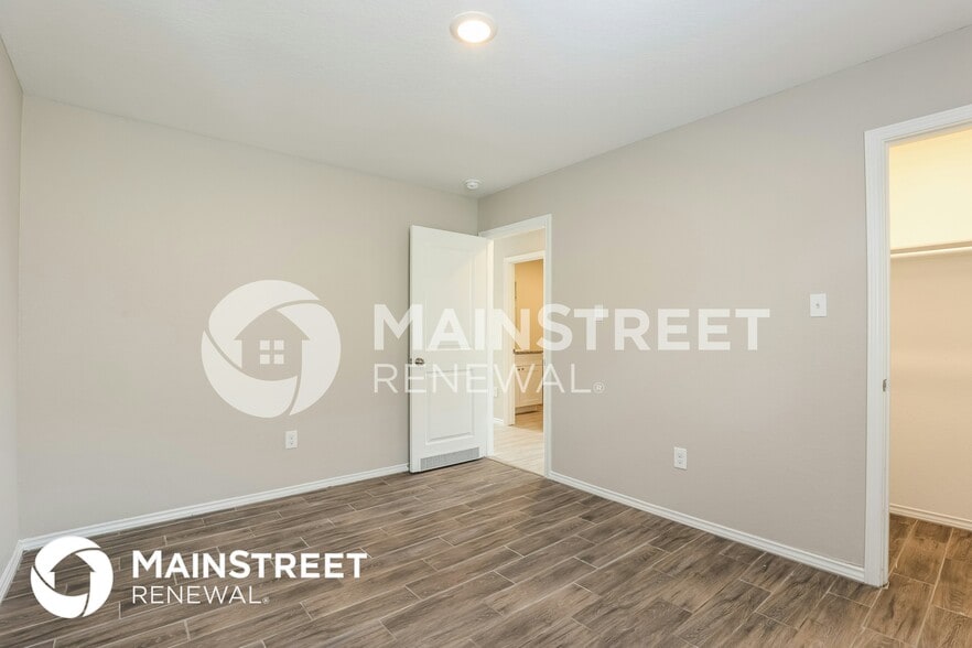 Building Photo - 7246 Meadow Acrs