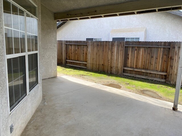 Building Photo - 9912 Vanessa Ave