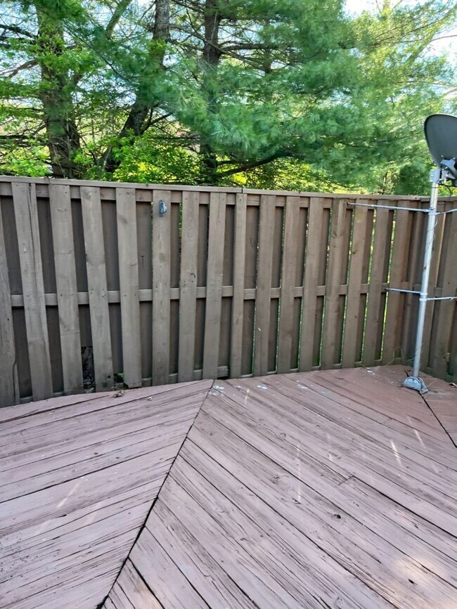 Building Photo - End Unit Townhome in the Villages of Brentwood