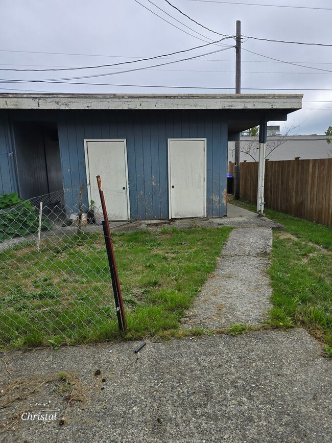 Building Photo - 2 Bedroom Duplex in Shelton