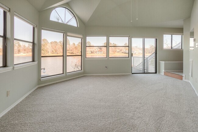 Building Photo - 1511 W Lake Shore E