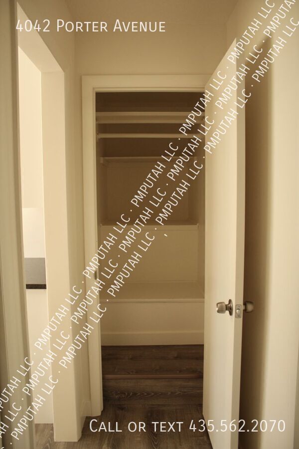 Building Photo - 4042 Porter Ave
