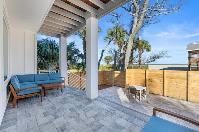 Building Photo - 2A Sanchez Cove