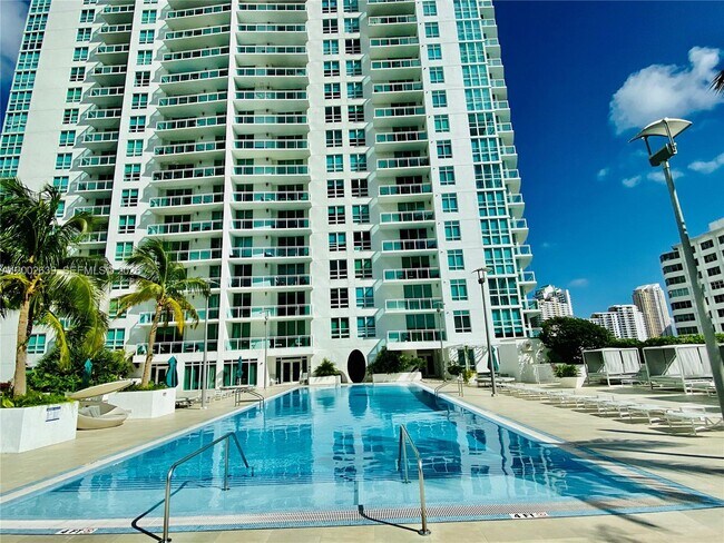 Building Photo - 950 Brickell Bay Dr