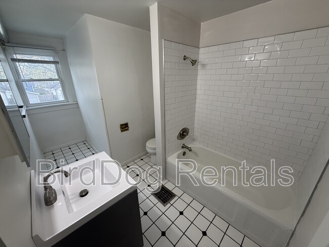 Building Photo - 82 E Maynard Ave