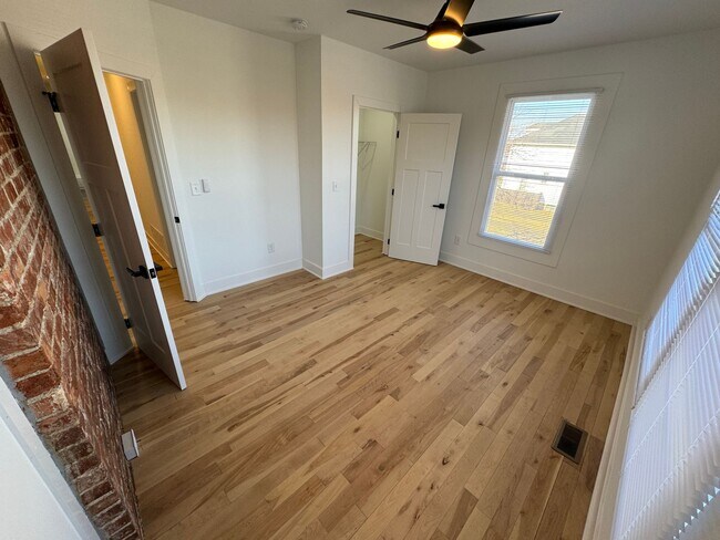 Building Photo - 2 Bedroom - Weiland Park