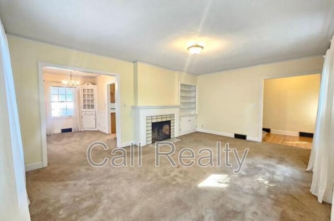 Building Photo - 1017 E Sharp Ave