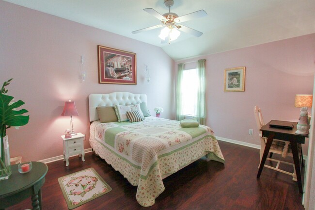 Building Photo - Stately 4-Bedroom, 3-Bath Home with Modern...