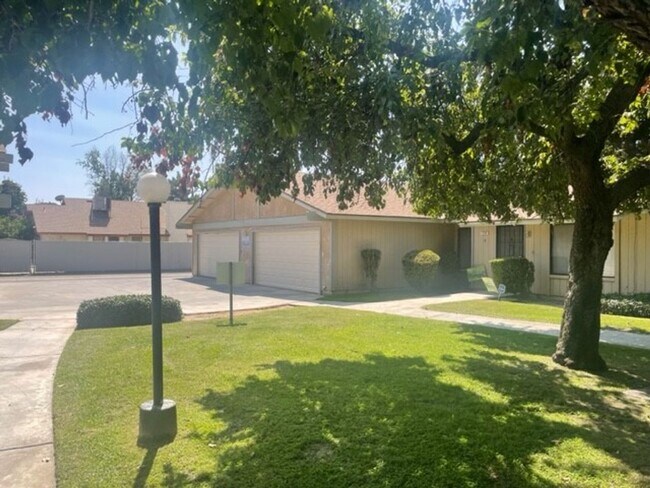 Building Photo - 2 Bedroom/2 Bath Condo - $1495 per Month!