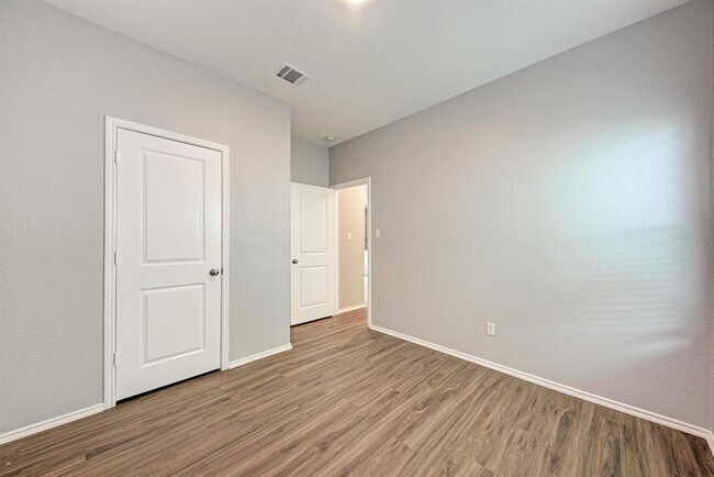 Building Photo - 129 Vulcan Dr