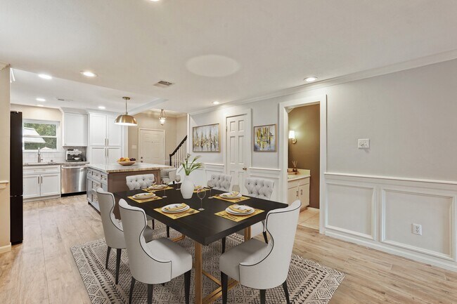 Building Photo - 2236 S Piney Point Rd