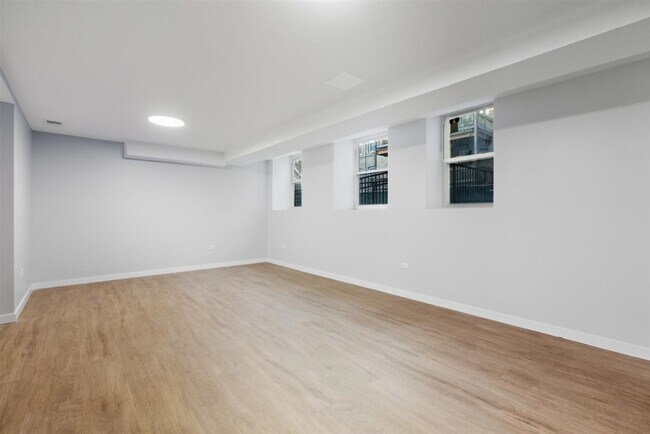 Building Photo - 4700 N Racine Ave