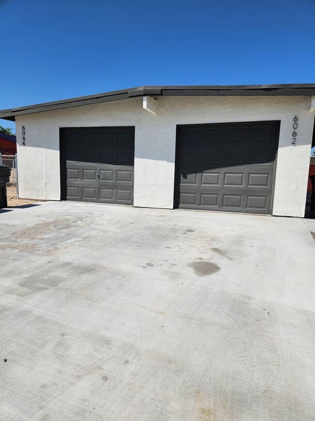 Building Photo - Ocotillo Apartments 6062-6064