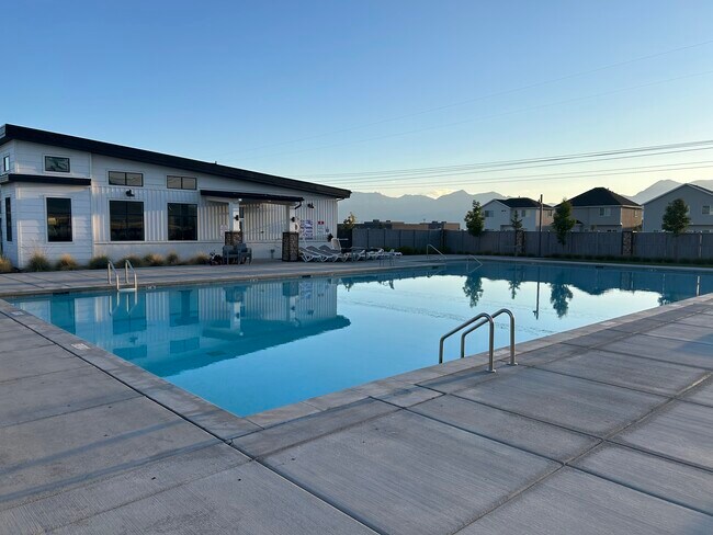 Building Photo - 7182 N Brook Rdg