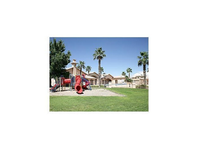 Building Photo - Amazing 3 Bedroom Home in Gated Community!