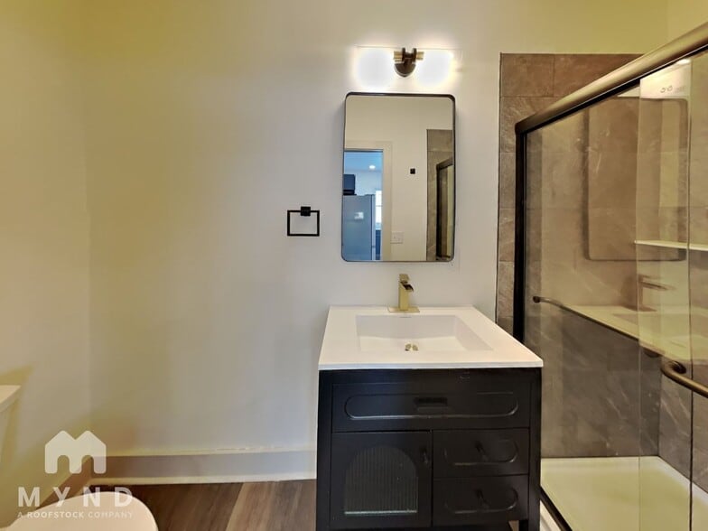 Building Photo - 1724 Woodlawn Ave