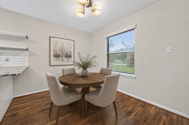 Building Photo - 5346 King Richard Dr