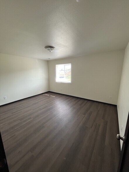 Building Photo - 313 Post Oak Dr