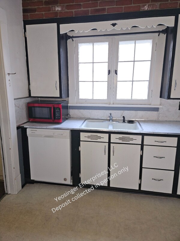 Building Photo - 408 W Maple Ave
