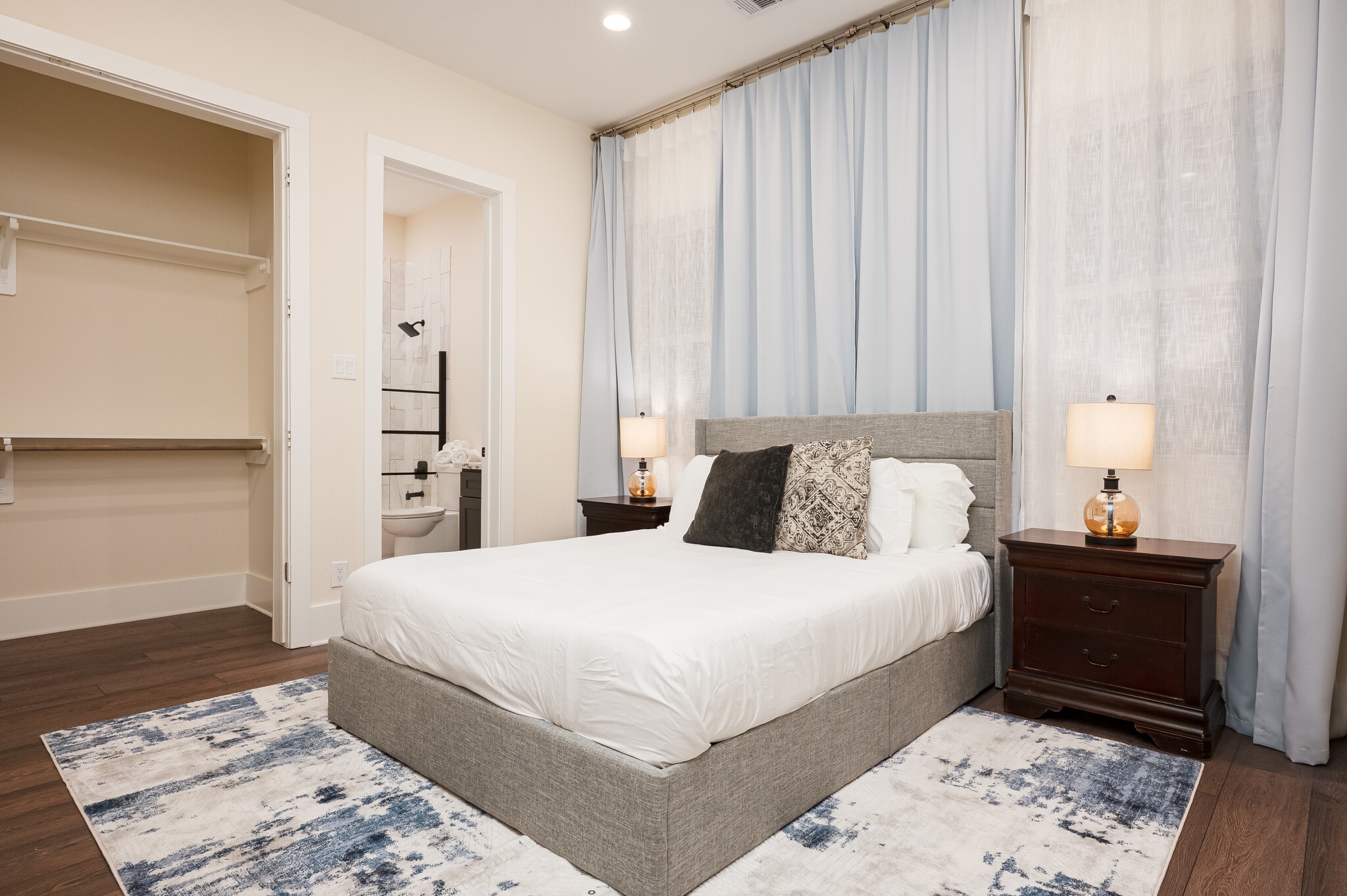 Building Photo - 917 Thompson St