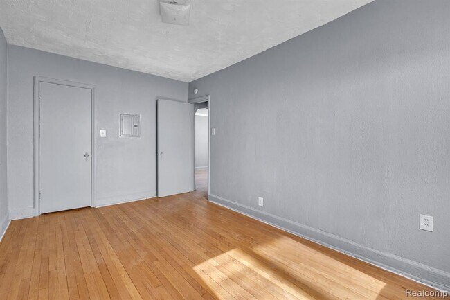 Building Photo - 17701 Manderson Rd