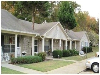 Primary Photo - Applegate Apartments