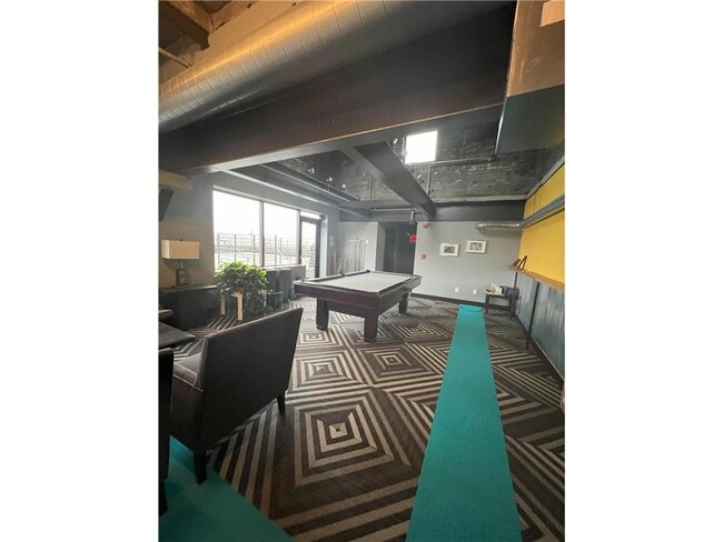 Building Photo - 214 4th St E