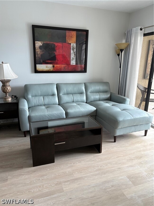 Building Photo - 803 River Point Dr