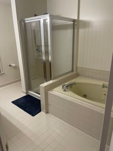 Master bath 1. - 46926 Rabbitrun Ter