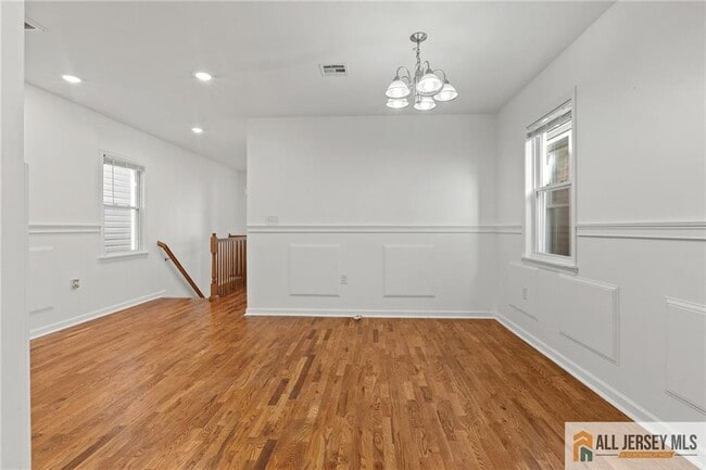 Building Photo - 362 1/2-362 New St