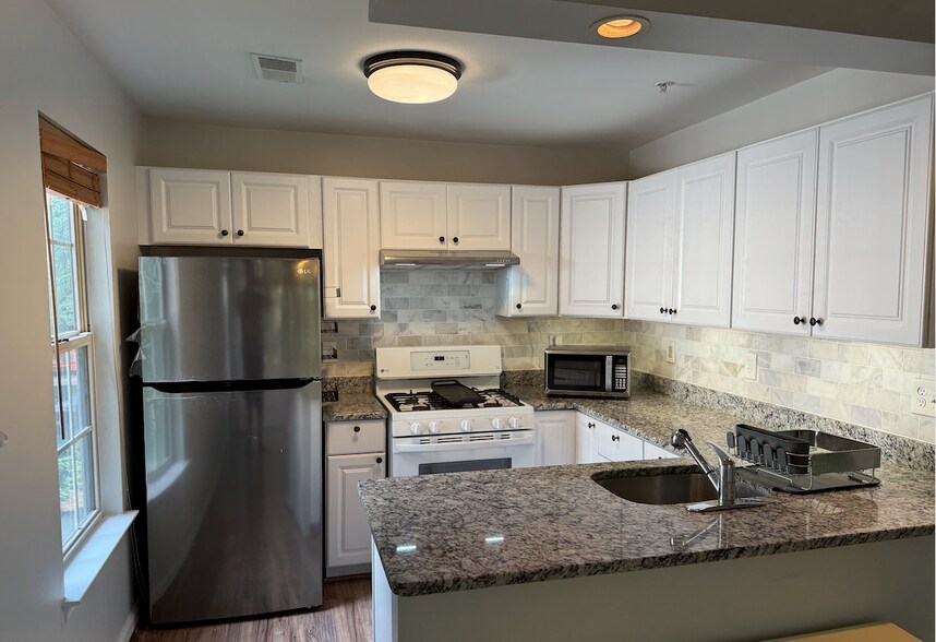 Building Photo - 115 Timberbrook Ln