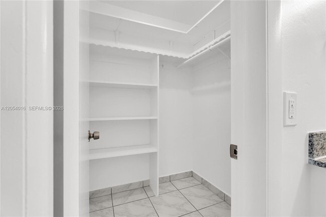 Building Photo - 9354 SW 77th Ave