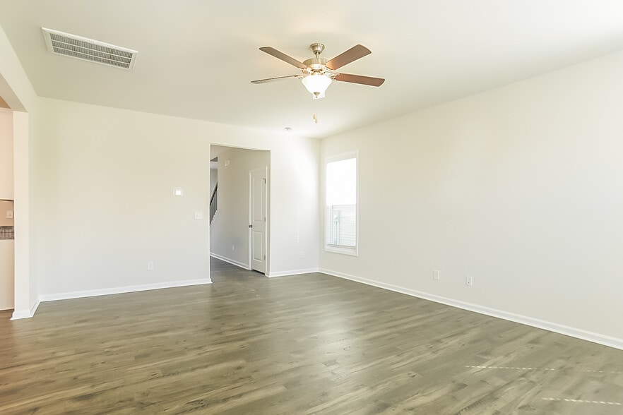 Building Photo - 582 Count Fleet Ct
