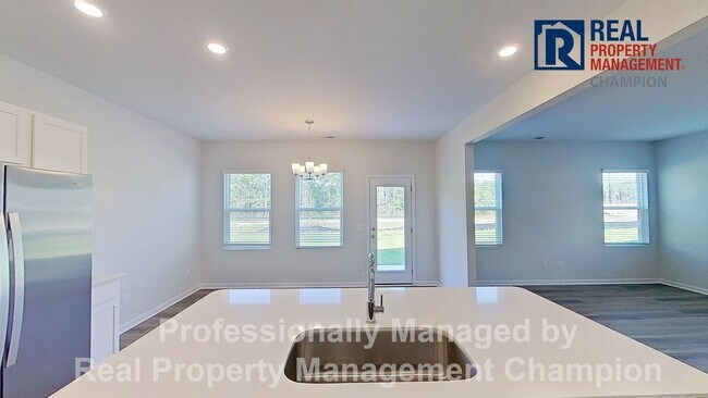 Building Photo - 1095 Hanson Dr