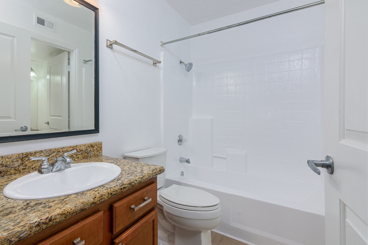 Building Photo - 355 N Maple St