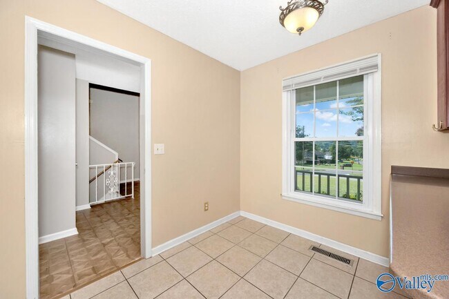 Building Photo - 8002 Greenwillow Ct SE