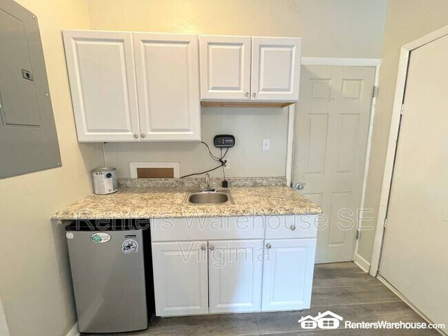 Building Photo - 5736 Avalon Woods Dr