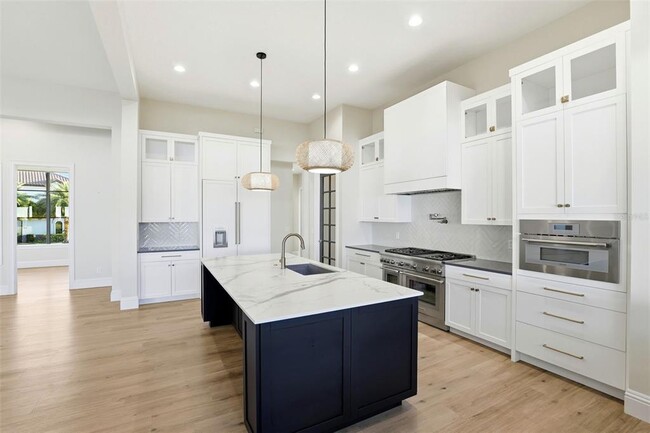 Building Photo - 705 Largovista Dr