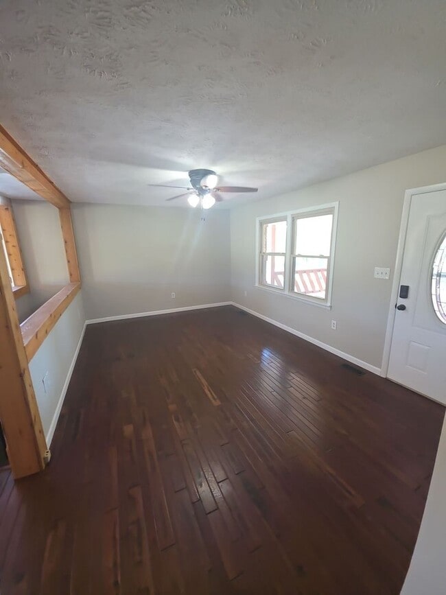 Building Photo - 139 Moore Rd