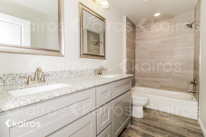 Building Photo - 2704 Daytona Ave