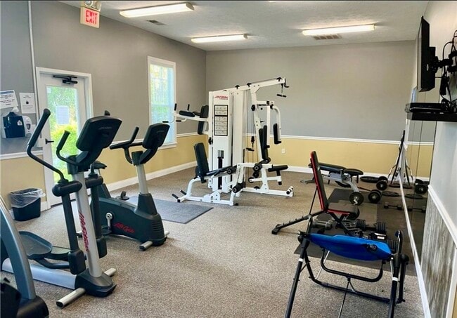 Building Photo - Crestmont 104