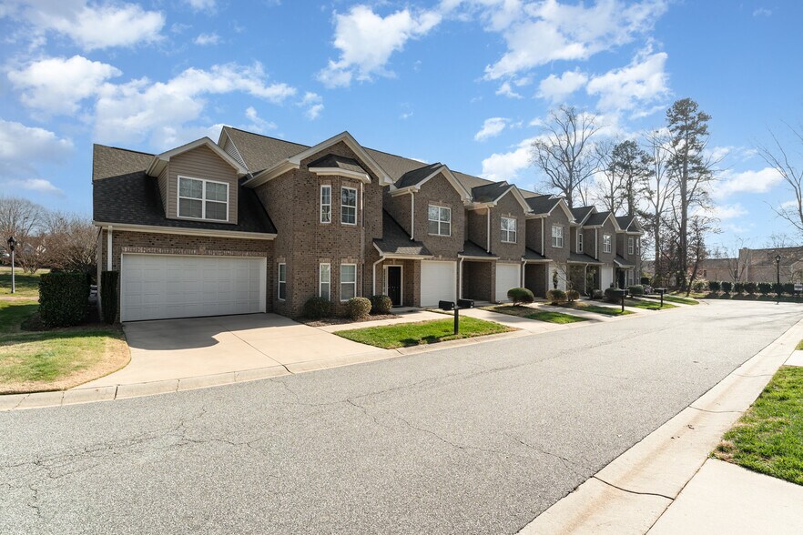 Building Photo - 1915 Fleming Rd