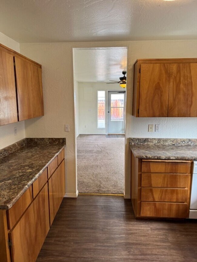 Building Photo - 118 SHAST A&amp;B